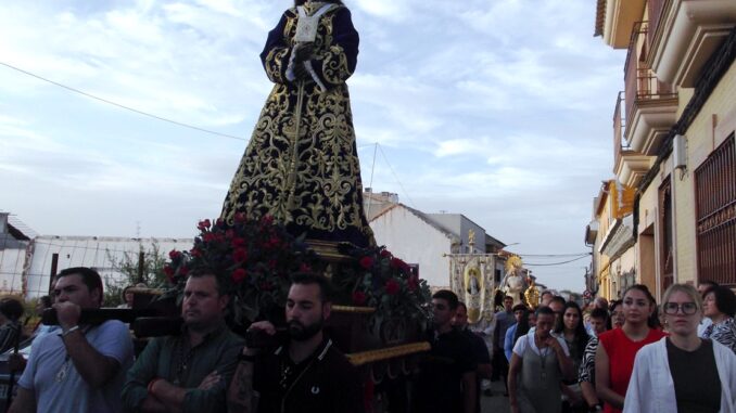 La-emocion-presidio-el-traslado-de-Jesus-y-la-Soledad-desde-el-convento-a-Santa-Maria