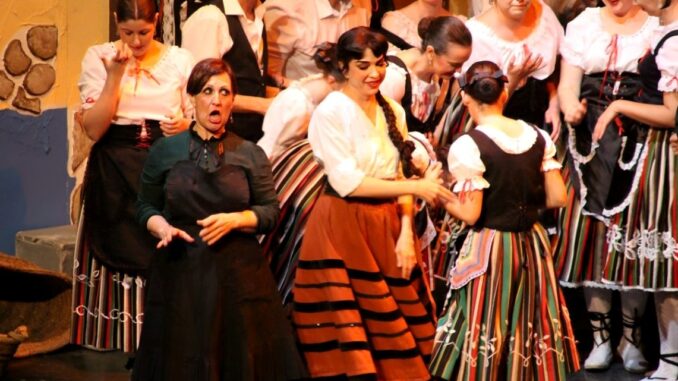 divBroche-de-oro-a-la-Semana-de-la-Zarzuela-con-La-rosa-del-azafrandiv