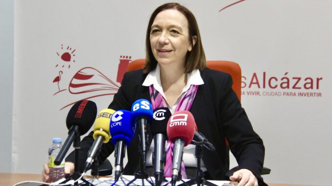La-alcaldesa-presenta-los-presupuestos-municipales-para-el-ano-2025-con-un-importe-de-47.236.13526-euros