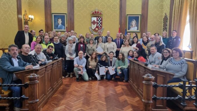 74-empleados-municipales-consolidan-su-plaza-en-Valdepenas