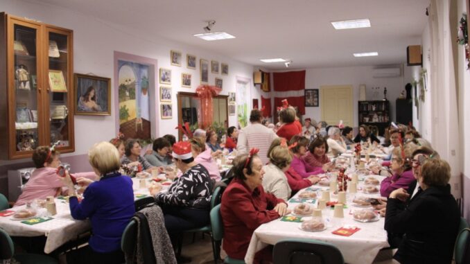 La-Asociacion-de-Amas-de-Casa-celebrada-una-merienda-solidaria-a-favor-de-Caritas