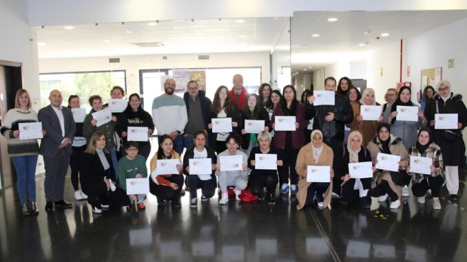 Una-veintena-de-alumnos-terminan-un-curso-‘Brujula-sobre-emprendimiento