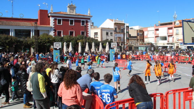 ‘Canastas-por-la-Igualdad-llena-de-deporte-y-solidaridad-la-Plaza-de-Espana-de-Alcazar-de-San-Juan