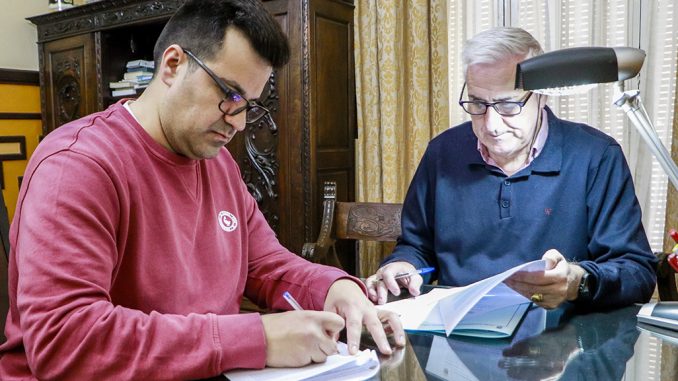 Almodovar-del-Campo-renueva-su-compromiso-por-la-Semana-Santa-a-traves-de-un-convenio-con-la-Junta-de-Hermandades