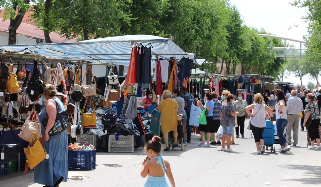 -Mercadillo semanal