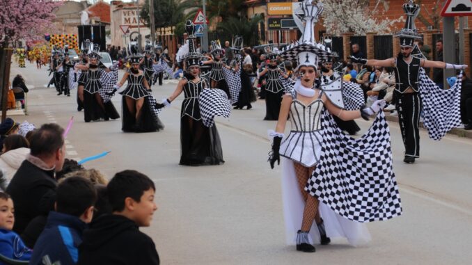 El-Chaparral-en-carrozas-y-Tralara-en-categoria-local-reinan-en-el-carnaval-de-La-Solana
