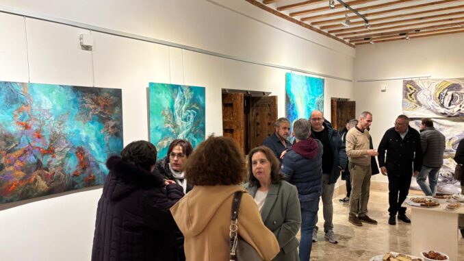 La-artista-Delia-Camelia-inaugura-en-el-Museo-Formma-la-exposicion-Ventanas-al-Agua-con-la-presencia-de-la-consul-de-Rumania-en-Ciudad-Real