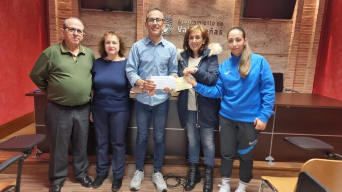 La-carpa-de-Carnaval-de-Valdepenas-recauda-1.882-euros-para-Hugo-AME-y-Asetitina