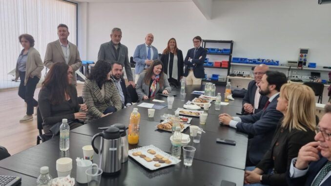 Martin-pone-en-valor-empresas-valdepeneras-que-apuestan-por-el-de-desarrollo-tecnologico-y-la-IDi