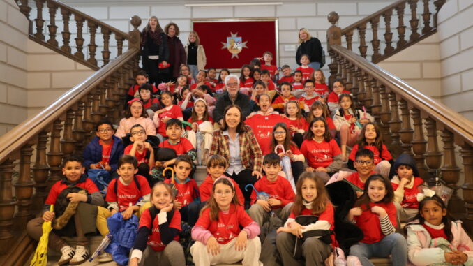 47-alumnos-y-alumnas-del-CEIP-Santa-Clara-visitan-el-Ayuntamiento-de-Alcazar-de-San-Juan