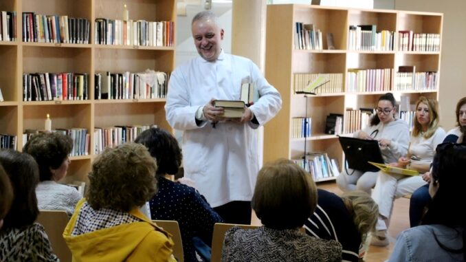 La-biblioteca-celebra-el-Dia-del-Libro-con-Raul-Tirado-Tengo-mucho-de-juglar