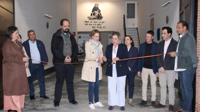La-cofradia-de-la-Virgen-de-las-Angustias-estrena-guardapasos-La-paciencia-todo-lo-alcanza