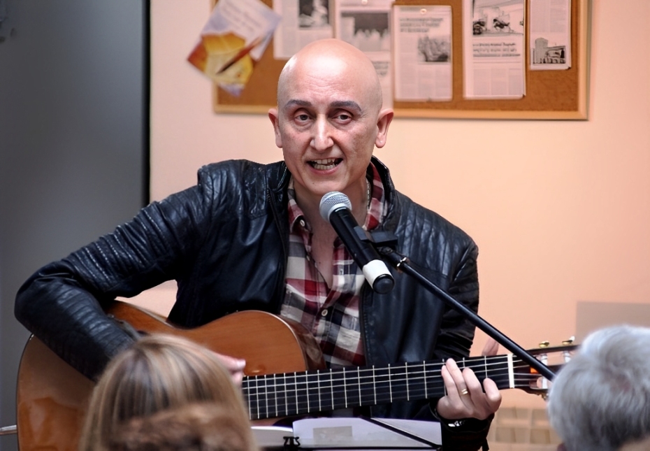 -Francis_Alhambra_tocando.jpg