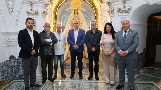 Alcazar-de-San-Juan-da-la-bienvenida-a-mayo-con-la-peticion-de-licencia-a-su-patrona-para-cantar-los-mayos