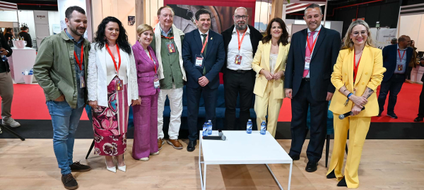 El-vino-la-cocina-y-el-reto-de-reconquistar-al-comensal-joven-a-debate-en-el-stand-de-la-Diputacion-de-Ciudad-Real-en-FENAVIN