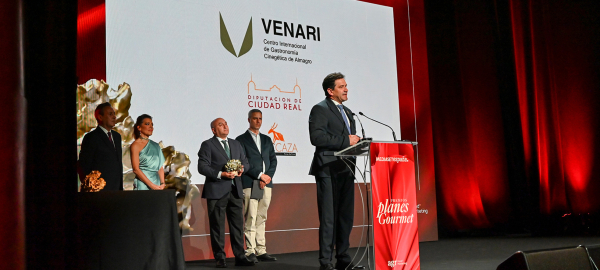 La-Diputacion-de-Ciudad-Real-y-ASICCAZA-recogen-en-Madrid-el-Premio-Planes-Gourmet-de-Mediaset-Espana-al-Mejor-Proyecto-de-Formacion-Gastronomica-por-Venari-1
