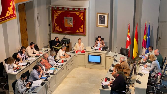 Proyectos-como-el-AVE-y-la-nueva-depuradora-son-tratados-en-una-sesion-del-pleno-en-la-que-se-rechazan-dos-mociones-sin-efectos-directos-en-la-ciudad