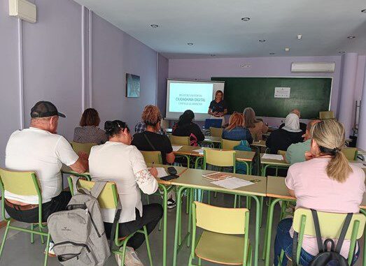 Valdepenas-forma-a-18-personas-en-riesgo-de-exclusion-en-competencias-digitales