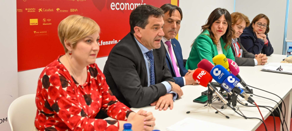 Valverde-pone-en-valor-el-esfuerzo-y-trabajo-que-realiza-la-DO-La-Mancha-embajadores-de-nuestra-provincia-y-region