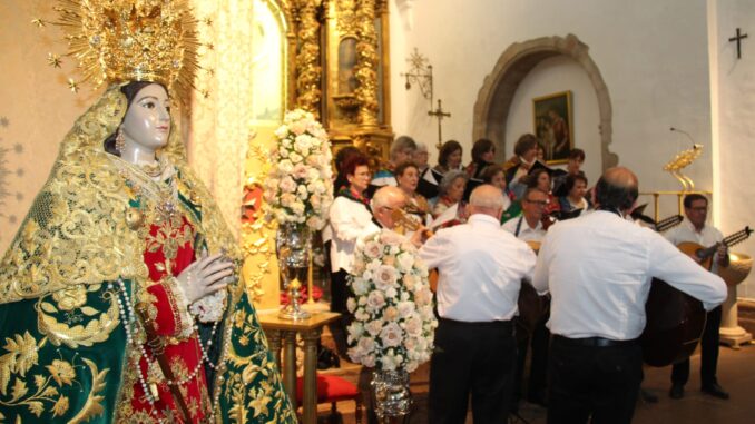 Alcazar-de-San-Juan-despide-el-mes-de-mayo-con-el-tradicional-canto-de-los-mayos-a-la-Virgen-del-Rosario-Coronada