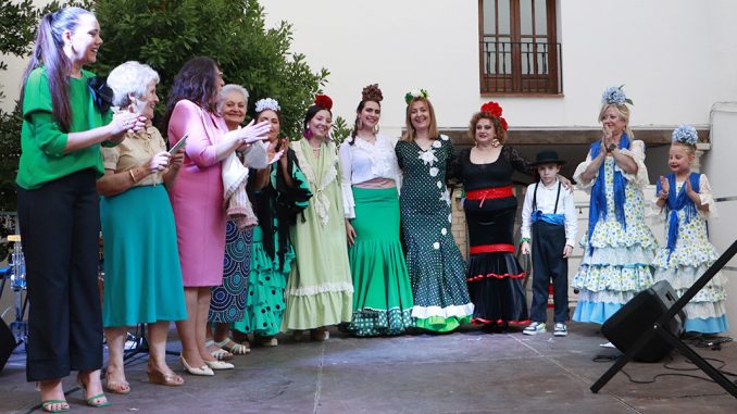Diplomas-agradecimientos-desfile-de-moda-y-el-recital-de-Laura-Garcia-pusieron-el-broche-a-los-cursos-de-la-Universidad-Popular
