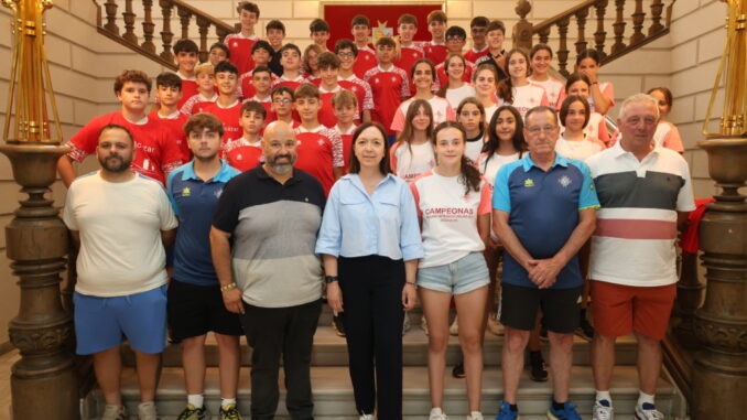 El-Ayuntamiento-de-Alcazar-de-San-Juan-celebra-los-exitos-de-los-equipos-campeones-de-la-Escuela-de-Futbol-Base