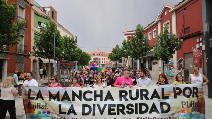 La-IV-Manifestacion-LGTBIQA-en-el-entorno-rural-reivindica-en-Alcazar-de-San-Juan-la-diversidad-y-derechos-mas-alla-de-las-grandes-ciudades