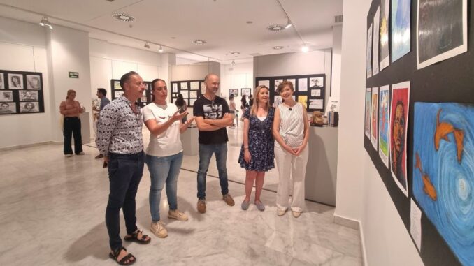 Los-jovenes-muestran-su-talento-artistico-en-la-exposicion-‘BalbuenArte-1
