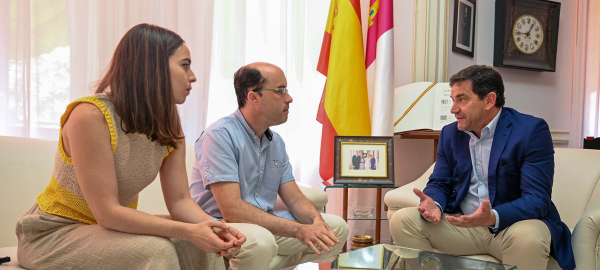 Valverde-muestra-la-total-colaboracion-de-la-Diputacion-de-Ciudad-Real-para-la-creacion-de-un-centro-de-dia-en-Arenales-de-San-Gregorio