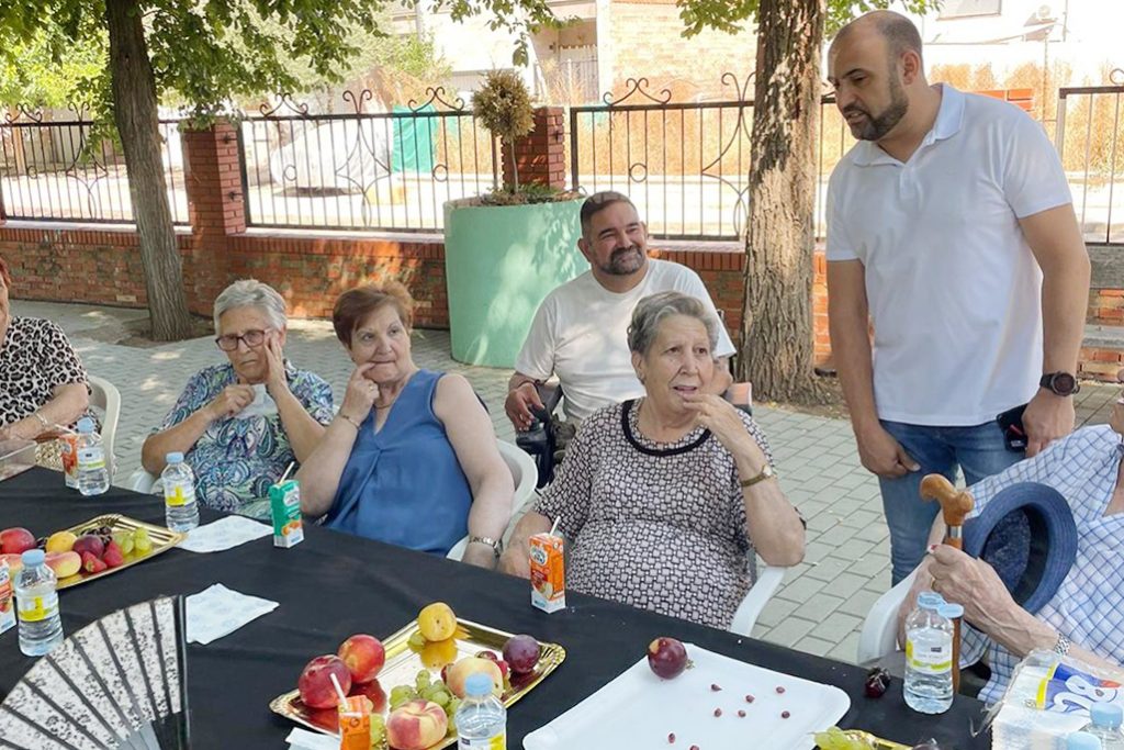 Sepap Personas usuarias del SEPAP comparten actividades al aire libre en el ...