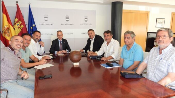Reunion-institucional-entre-el-Calvo-Sotelo-Puertollano-C.F.-y-el-Ayuntamiento-de-Puertollano