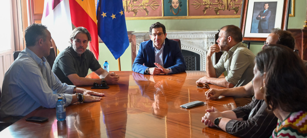 Valverde-conoce-los-avances-del-proyecto-del-MUCANA-coincidiendo-con-la-adquisicion-de-la-parcela-del-futuro-parque-de-bomberos