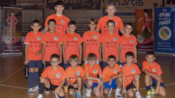 El-Dynamo-Alcazar-Futbol-Sala-presenta-sus-formaciones-para-la-temporada-25-26-en-el-Pabellon-Diaz-Miguel