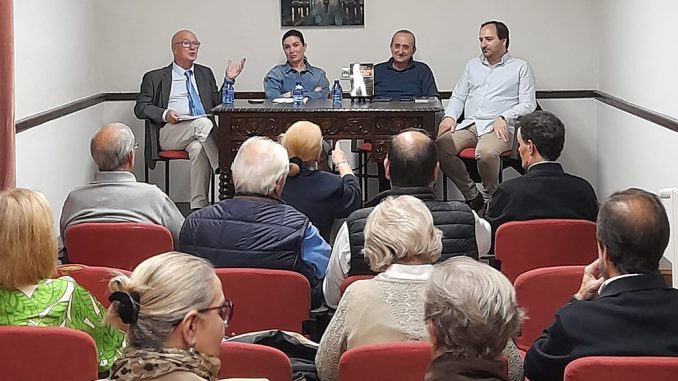Manuel-Tabas-Arias-presento-su-drama-intimista-‘El-otro-lado-de-los-suenos-rotos-en-un-acto-en-la-Casa-de-la-Marquesa