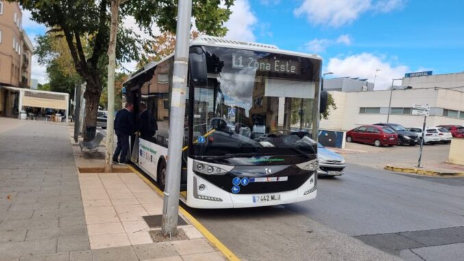 Valdepenas-amplia-horario-de-autobuses-y-del-cementerio-con-motivo-de-Todos-los-Santos