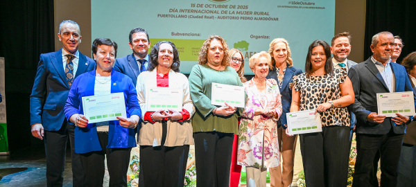 Valverde-Estoy-especialmente-orgulloso-del-convenio-firmado-con-AFAMMER-para-promover-el-asesoramiento-laboral-y-juridico-a-mujeres-victimas-de-violencia-de-genero-en-el-medio-rural