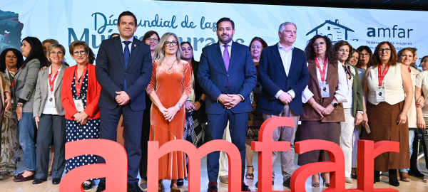 Valverde-afirma-en-un-acto-de-AMFAR-que-para-revitalizar-el-medio-rural-es-necesario-no-recortar-servicios-como-el-Plan-Corresponsables-y-el-Programa-de-Apoyo-Nutricional-a-Mayores