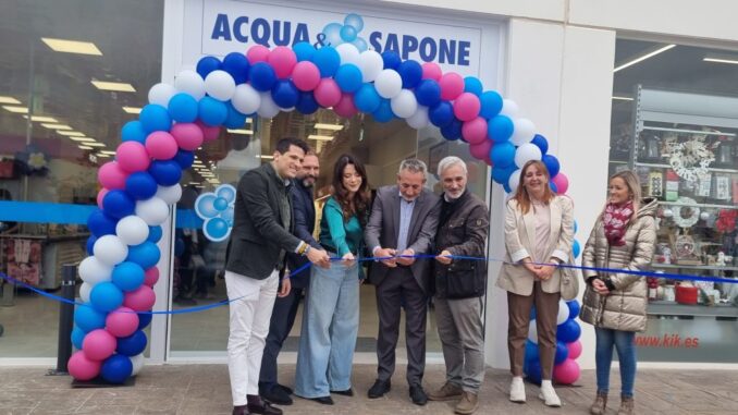 divEl-alcalde-inaugura-Acqua-Sapone-que-se-incorpora-como-firma-comercial-a-Valdepenasdiv