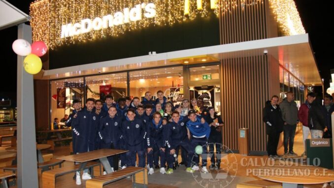 El-primer-equipo-visita-al-patrocinador-McDonald´s