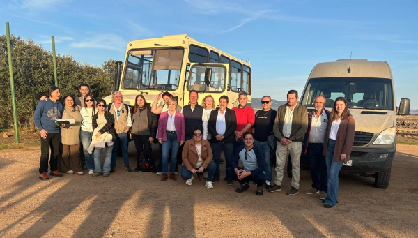 Gonzalez-recibe-en-Cabaneros-a-creadores-de-contenidos-y-periodistas-interesados-por-conocer-y-divulgar-el-Parque-Nacional
