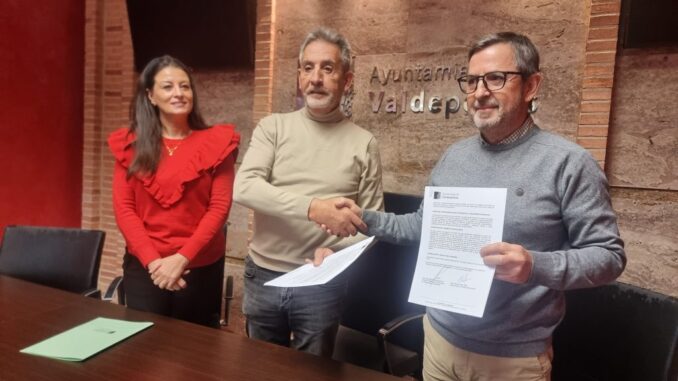 Valdepenas-renueva-el-convenio-con-Caritas-y-aporta-46.000-euros-para-apoyar-programas-sociales