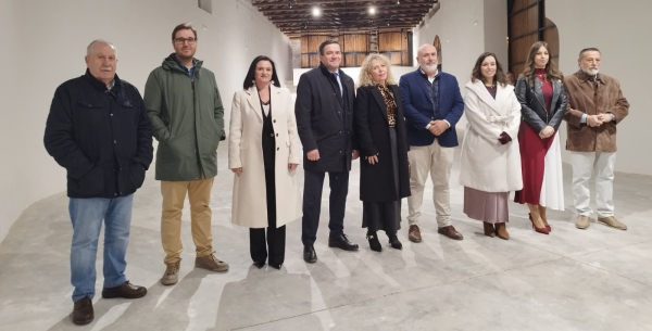 Valverde-muestra-su-satisfaccion-en-Socuellamos-por-el-excelente-resultado-de-la-rehabilitacion-con-el-apoyo-de-la-Diputacion-de-parte-de-la-Casa-de-la-Encomienda