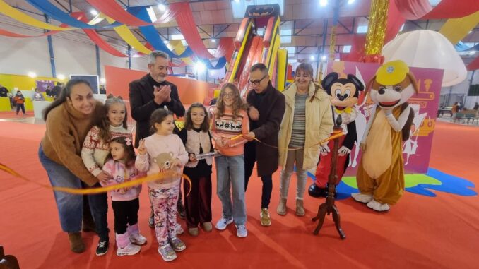 Jesus-Martin-inaugura-Chicolandia-el-salon-infantil-que-reune-a-miles-de-familias-de-toda-la-comarca