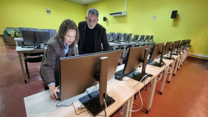 Valdepenas-garantiza-su-continuidad-como-sede-oficial-de-pruebas-de-la-DGT-creando-un-aula-digital