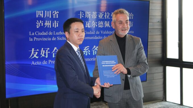 Valdepenas-y-la-ciudad-china-de-Luzhou-se-hermanan-para-ampliar-su-proyeccion-comercial-y-cultural