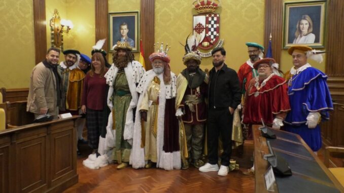 Melchor-Gaspar-y-Baltasar-entregan-1.300-euros-en-premios-con-‘Valdepenas-te-regala-Navidad