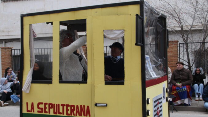 El-Chaparral-vuelve-a-imponerse-en-carrozas-y-Tralara-lidera-la-categoria-local