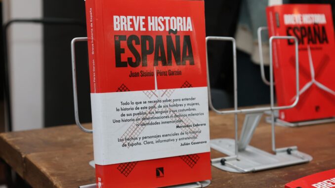 Juan-Sisinio-Lopez-Garzon-presenta-en-Alcazar-de-San-Juan-su-nuevo-libro-‘Breve-historia-de-Espana