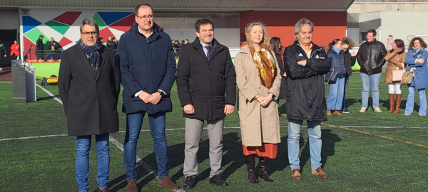 Valverde-inaugura-en-Miguelturra-el-nuevo-cesped-artificial-del-campo-de-futbol-Candelario-Leon-Rivas-y-destaca-la-apuesta-de-la-Diputacion-por-el-deporte-base