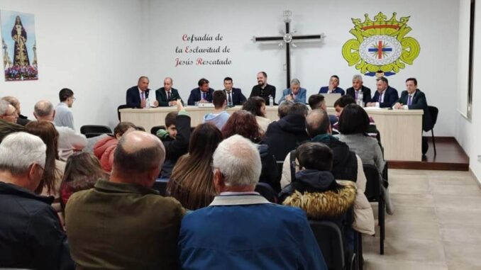 Bordados-a-mano-y-nueva-orfebreria-para-la-procesion-de-Jesus-Rescatado